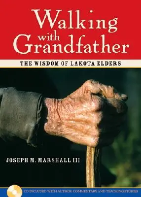 Spacerując z dziadkiem: Mądrość starszyzny Lakota [z płytą CD] - Walking with Grandfather: The Wisdom of Lakota Elders [With CD]