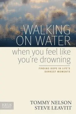 Chodzenie po wodzie, gdy czujesz, że toniesz: Znajdowanie nadziei w najciemniejszych chwilach życia - Walking on Water When You Feel Like You're Drowning: Finding Hope in Life's Darkest Moments