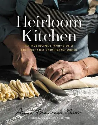 Kuchnia dziedzictwa: Dziedzictwo kulinarne i historie rodzinne ze stołów imigrantek - Heirloom Kitchen: Heritage Recipes and Family Stories from the Tables of Immigrant Women