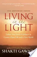 Życie w świetle: Podążaj za wewnętrznymi wskazówkami, aby stworzyć nowe życie i nowy świat - Living in the Light: Follow Your Inner Guidance to Create a New Life and a New World