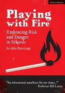 Igranie z ogniem - podejmowanie ryzyka i niebezpieczeństwa w szkołach - Playing with Fire - Embracing Risk and Danger in Schools