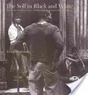 Jaźń w czerni i bieli: Rasa i podmiotowość w powojennej fotografii amerykańskiej - The Self in Black and White: Race and Subjectivity in Postwar American Photography