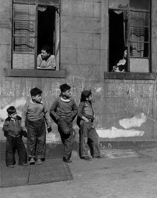 Wschodni Harlem: lata powojenne - East Harlem: The Postwar Years