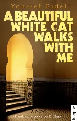 Piękny biały kot idzie ze mną - A Beautiful White Cat Walks with Me