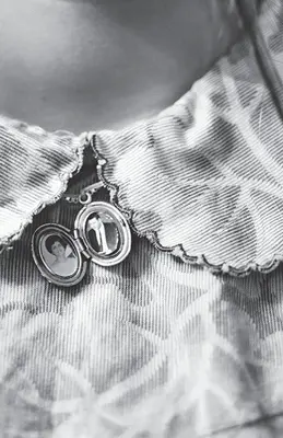 Family Frames: kurator: Kathryn Harrison - Family Frames: curated by Kathryn Harrison